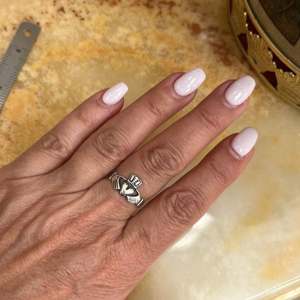 Sterling Silver Claddagh Ring Antiqued finish - Picture 3 of 8
